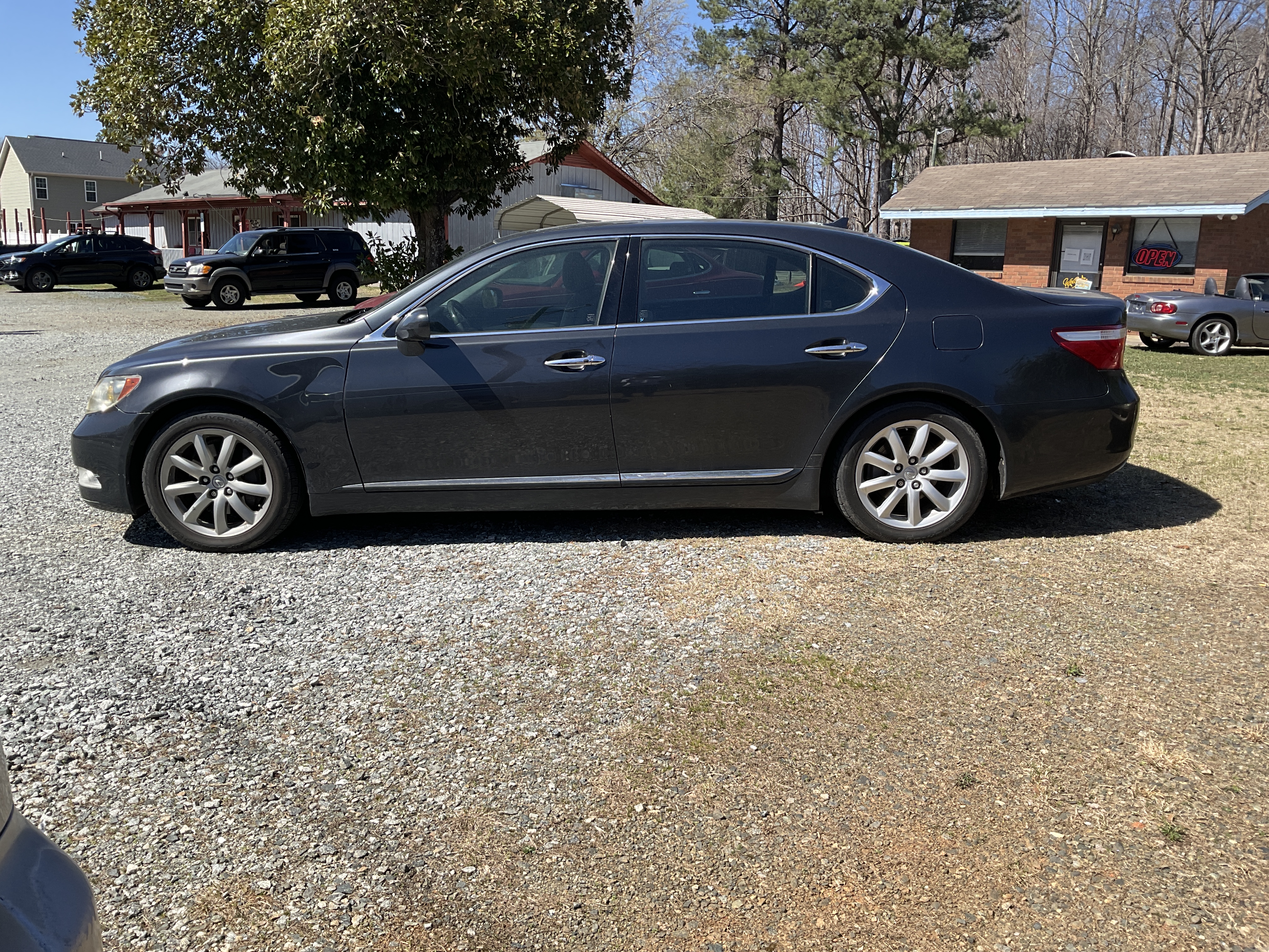 LEXUS - Side View